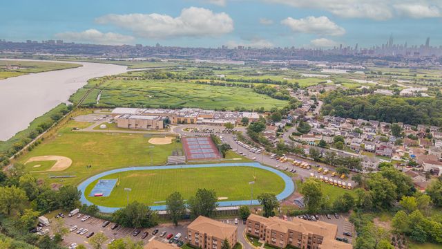 1033 PARK DR, Secaucus, NJ 07094