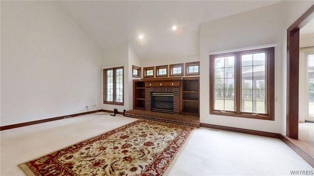 127 Covent Garden Ln, Amherst, NY 14221