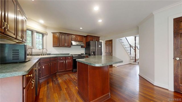 127 Covent Garden Ln, Amherst, NY 14221