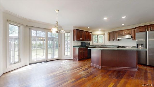 127 Covent Garden Ln, Amherst, NY 14221