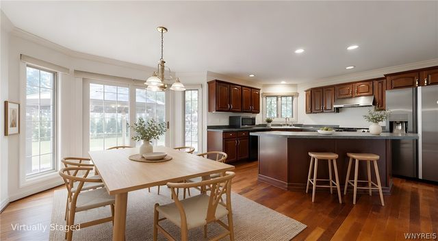 127 Covent Garden Ln, Amherst, NY 14221