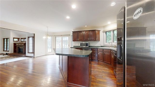 127 Covent Garden Ln, Amherst, NY 14221