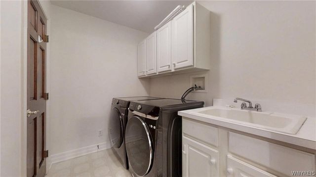 127 Covent Garden Ln, Amherst, NY 14221