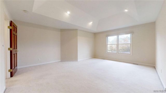 127 Covent Garden Ln, Amherst, NY 14221