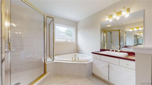 127 Covent Garden Ln, Amherst, NY 14221