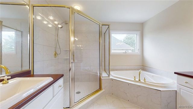 127 Covent Garden Ln, Amherst, NY 14221