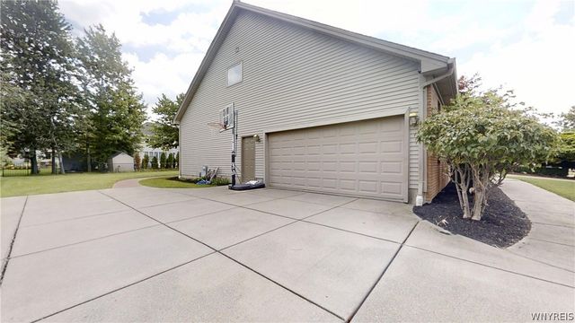 127 Covent Garden Ln, Amherst, NY 14221