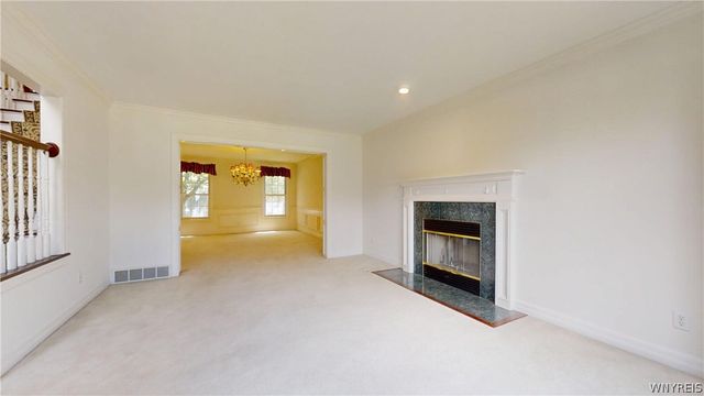 127 Covent Garden Ln, Amherst, NY 14221