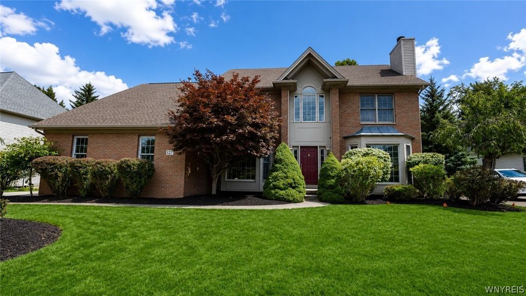 127 Covent Garden Ln, Amherst, NY 14221