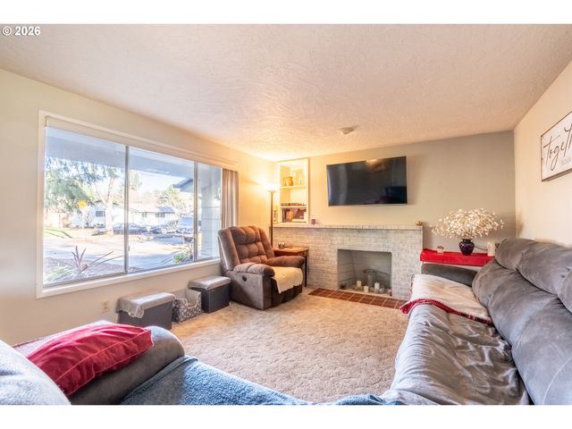 10480 Sw MEADOW St, Tigard, OR 97223