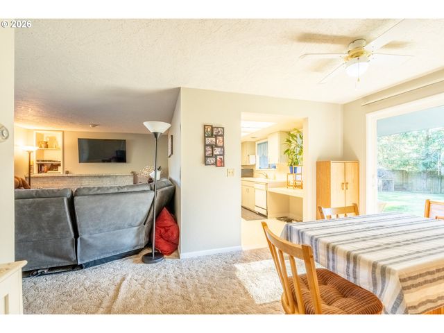 10480 Sw MEADOW St, Tigard, OR 97223