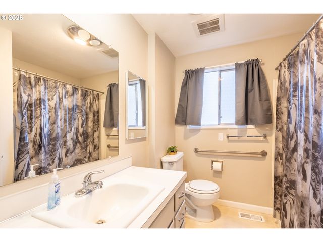 10480 Sw MEADOW St, Tigard, OR 97223