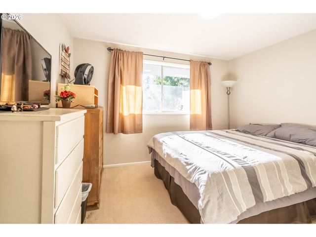 10480 Sw MEADOW St, Tigard, OR 97223