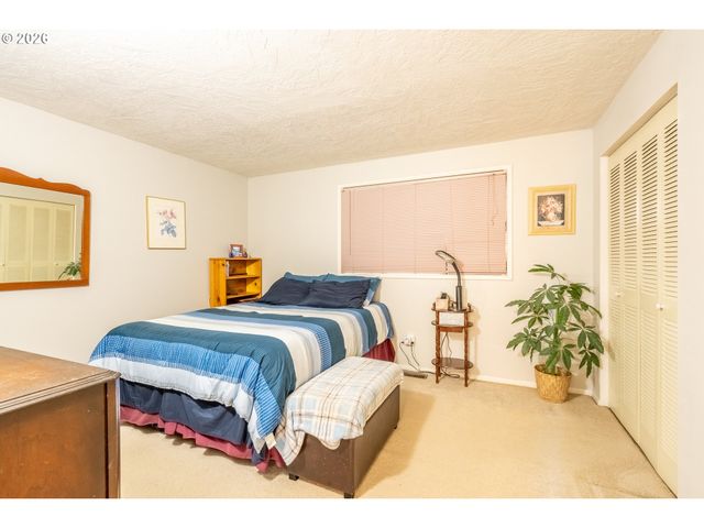 10480 Sw MEADOW St, Tigard, OR 97223