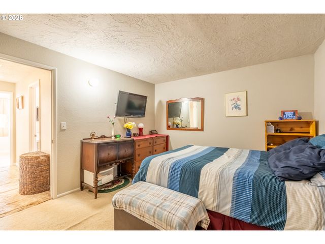 10480 Sw MEADOW St, Tigard, OR 97223