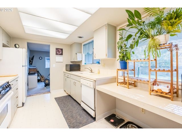 10480 Sw MEADOW St, Tigard, OR 97223