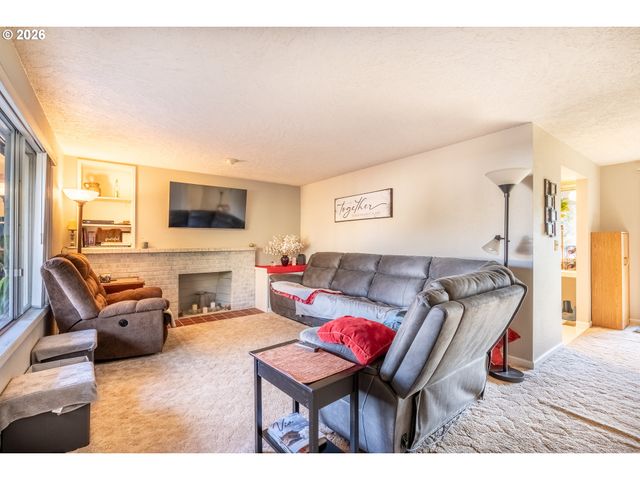 10480 Sw MEADOW St, Tigard, OR 97223