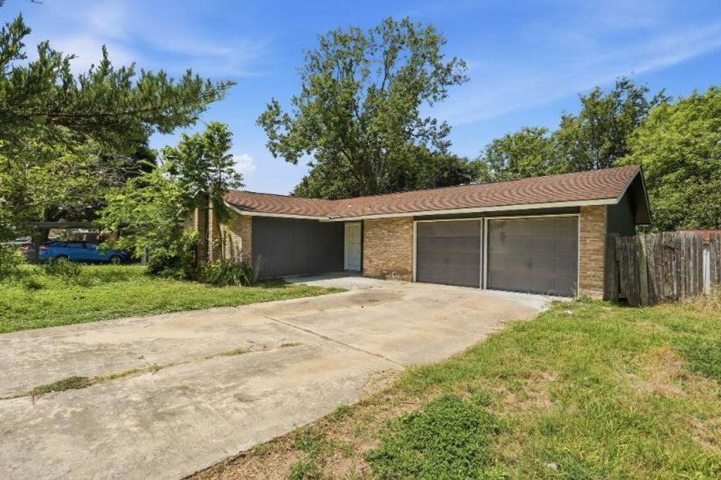 5222 Charolais Drive, San Antonio, TX 78247