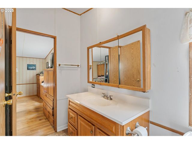 21807 S SCHRAM Rd, Beavercreek, OR 97004