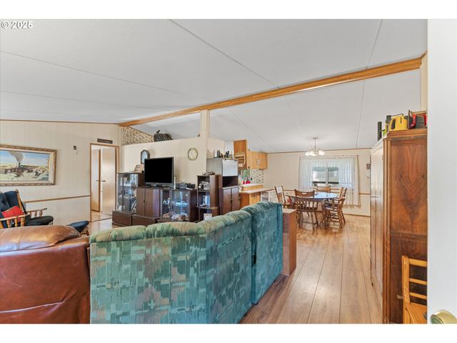 21807 S SCHRAM Rd, Beavercreek, OR 97004