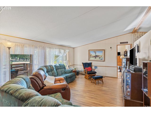 21807 S SCHRAM Rd, Beavercreek, OR 97004