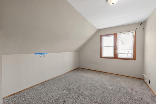 5622 Mill ROAD, Milwaukee, WI 53218