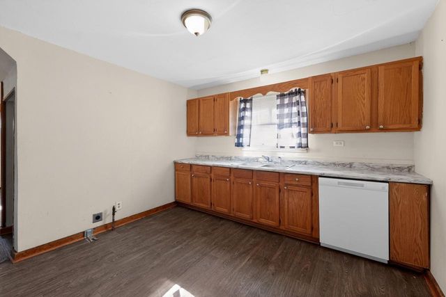 5622 Mill ROAD, Milwaukee, WI 53218