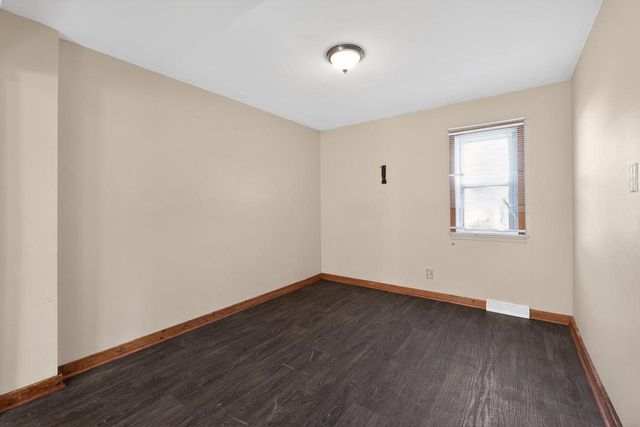 5622 Mill ROAD, Milwaukee, WI 53218