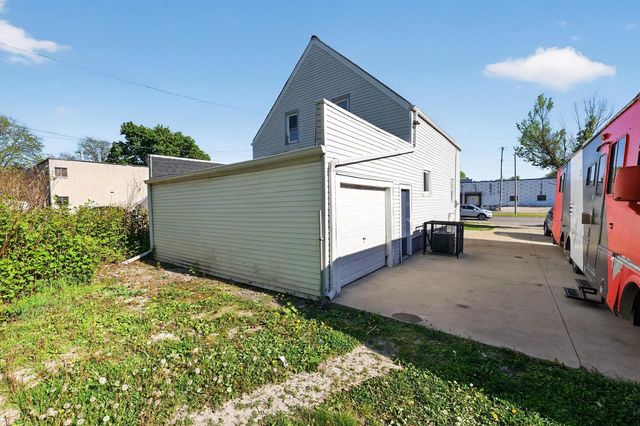 5622 Mill ROAD, Milwaukee, WI 53218
