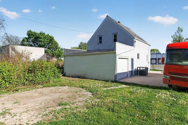 5622 Mill ROAD, Milwaukee, WI 53218