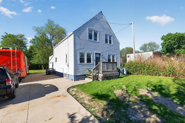 5622 Mill ROAD, Milwaukee, WI 53218