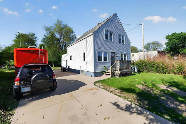 5622 Mill ROAD, Milwaukee, WI 53218