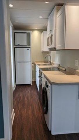 166-B S DUPONT HWY, New Castle, DE 19720