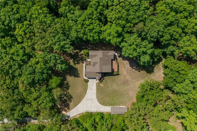 3321 Lower Lake Road, Thomasville, NC 27360