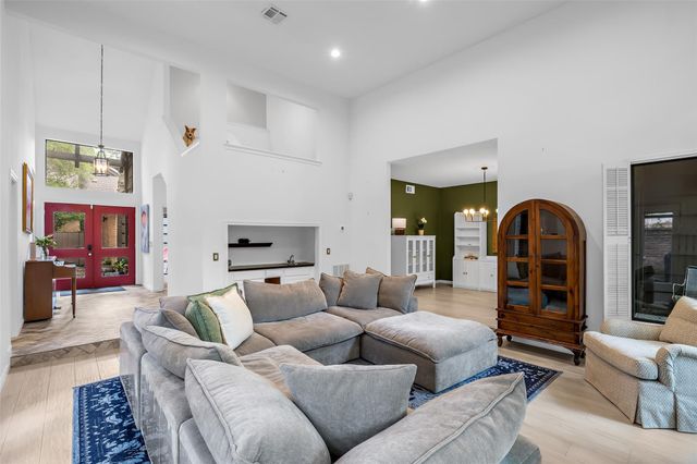 208 Sugarberry Circle, Houston, TX 77024