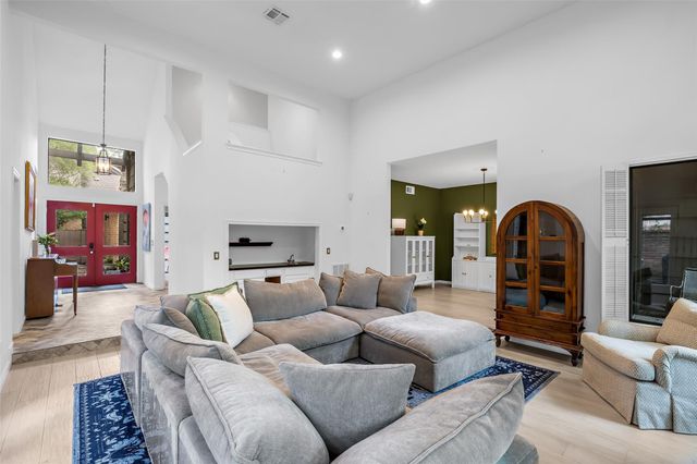 208 Sugarberry Circle, Houston, TX 77024
