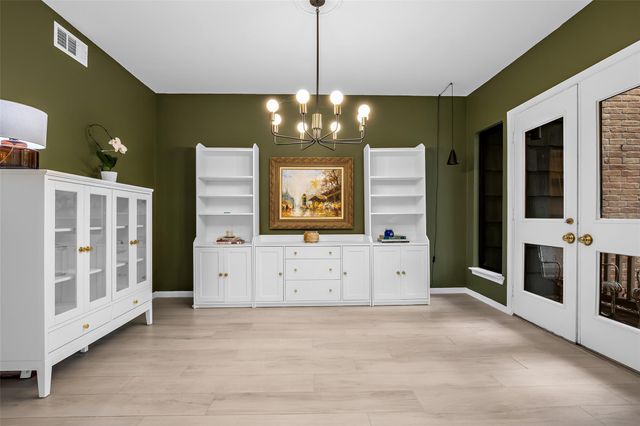 208 Sugarberry Circle, Houston, TX 77024