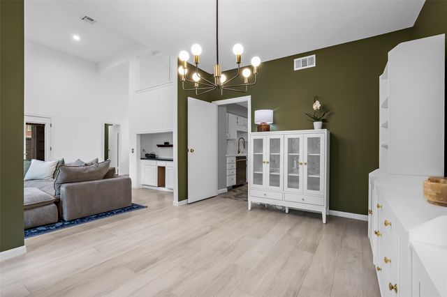 208 Sugarberry Circle, Houston, TX 77024