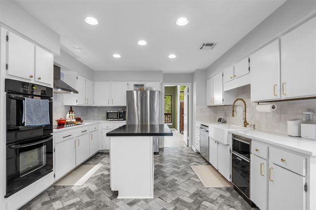 208 Sugarberry Circle, Houston, TX 77024