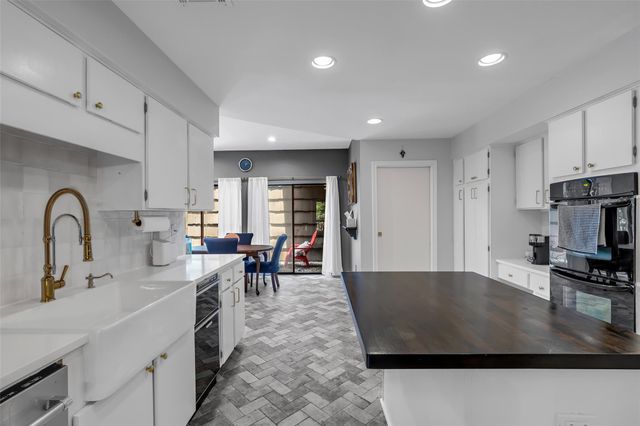 208 Sugarberry Circle, Houston, TX 77024
