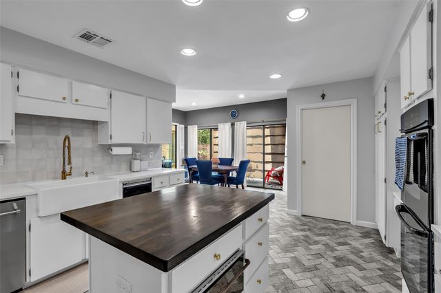 208 Sugarberry Circle, Houston, TX 77024