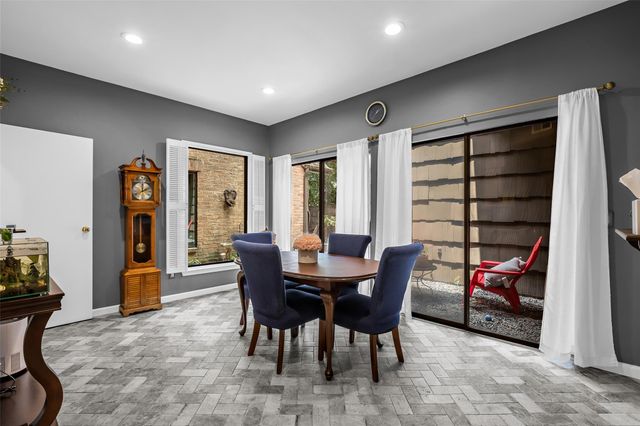 208 Sugarberry Circle, Houston, TX 77024