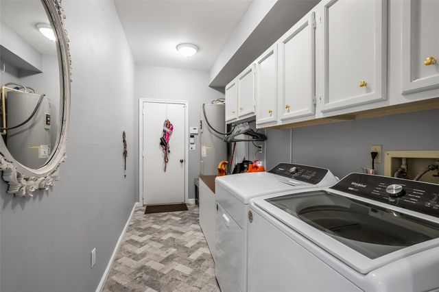208 Sugarberry Circle, Houston, TX 77024