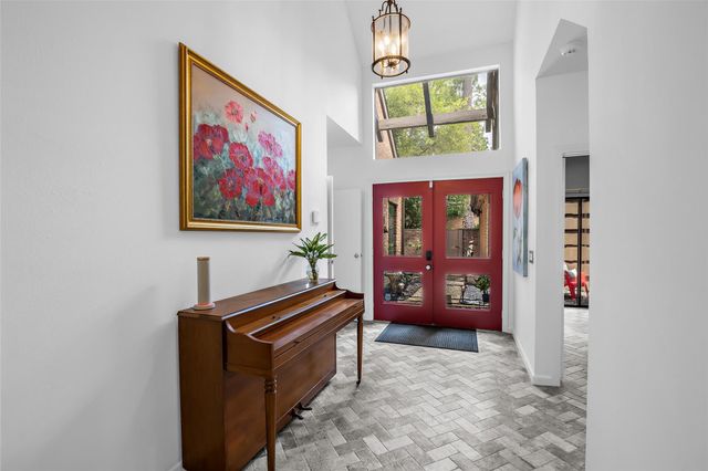 208 Sugarberry Circle, Houston, TX 77024
