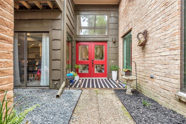 208 Sugarberry Circle, Houston, TX 77024