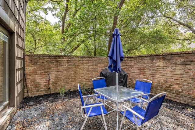 208 Sugarberry Circle, Houston, TX 77024