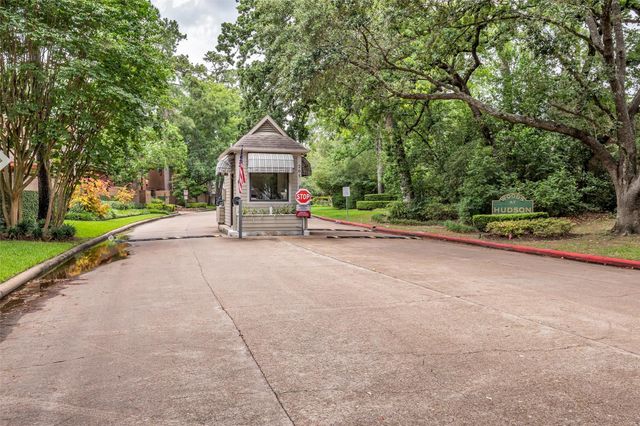 208 Sugarberry Circle, Houston, TX 77024