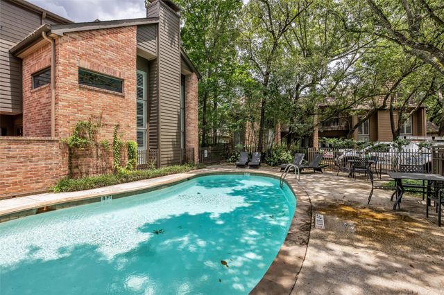 208 Sugarberry Circle, Houston, TX 77024