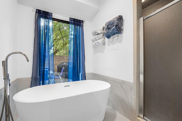 208 Sugarberry Circle, Houston, TX 77024