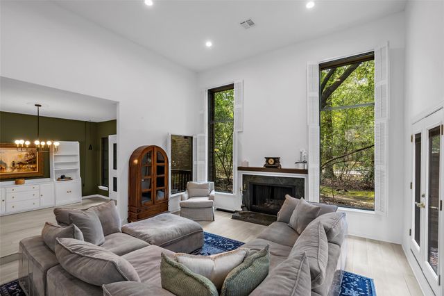 208 Sugarberry Circle, Houston, TX 77024